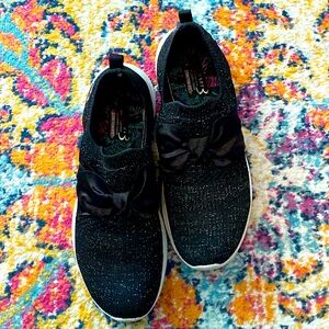 Black sparkle women’s sketchers, memory foam stretch fit, concept three, Size 10